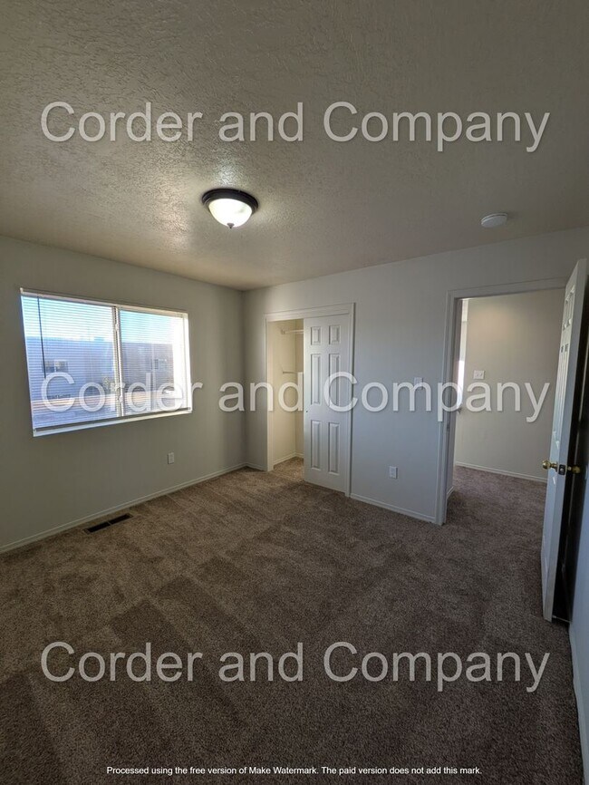 Building Photo - Beautiful & Cozy 3 Bedroom 2.5 Bathroom 1,760 Sq.Ft 2 Story Townhome