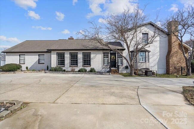 Building Photo - 8478 Rocky River Rd