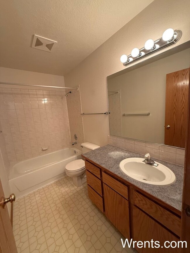 Building Photo - Hangman Creek 3 bed 3 bath includes W/S/G,...