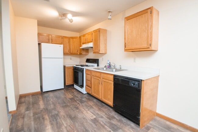 Building Photo - 2 bed 1 bath town-home in Chesterton
