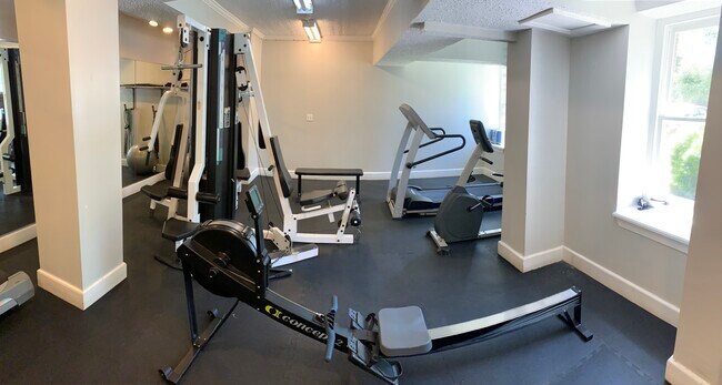 Fitness center - 2851 Thornhill Rd