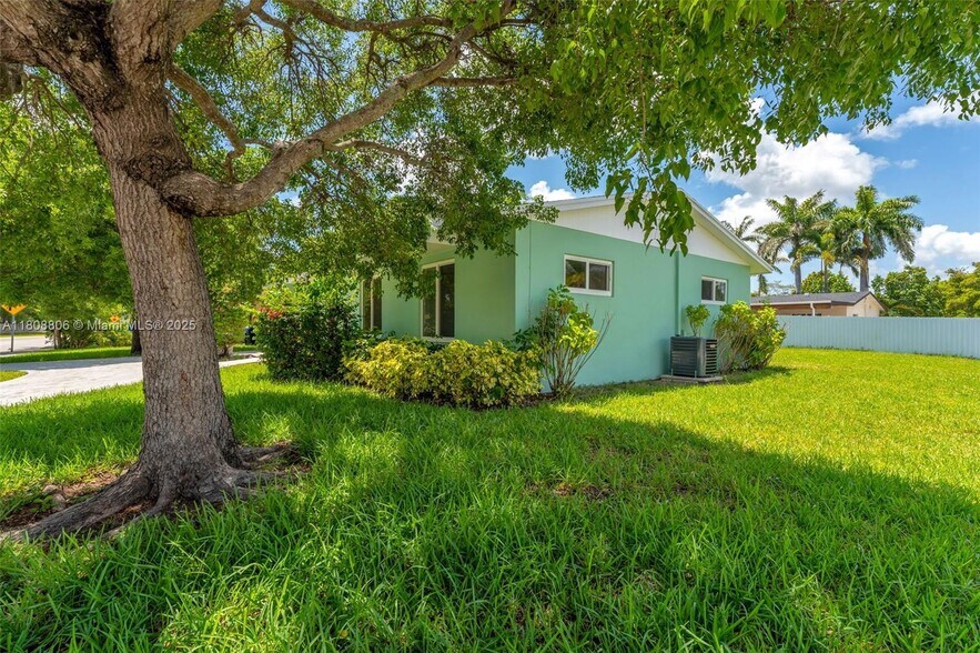 Building Photo - 12520 SW 106th St