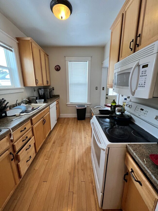 Building Photo - 1909 Garden St