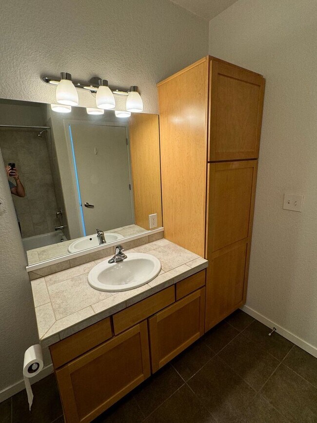 Building Photo - 1B/1B at the Landmark Lofts!