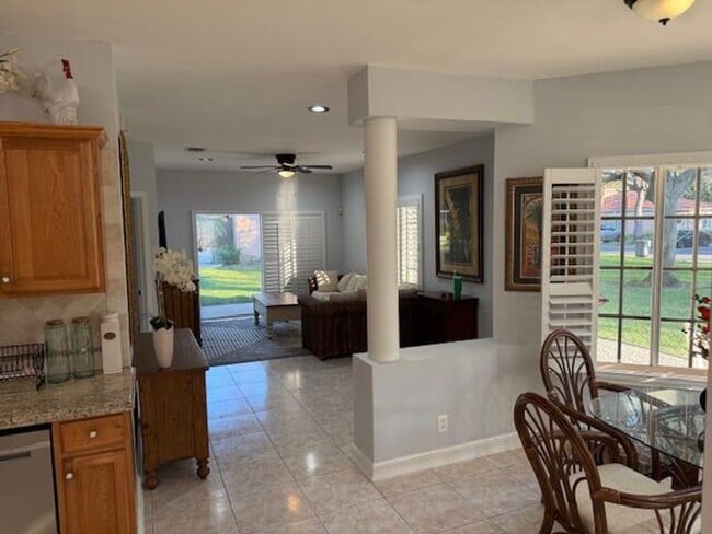 Building Photo - 9927 Kamena Cir