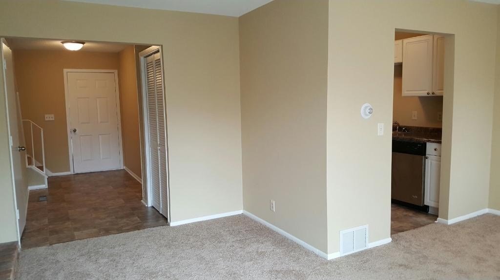 Building Photo - 247 W Eagle Lake Dr