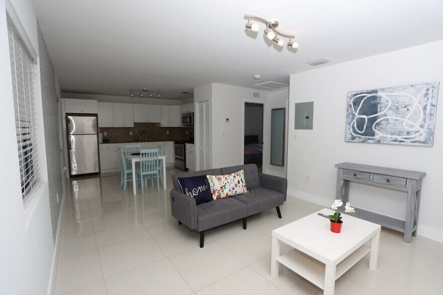 Building Photo - 1375 SW 6th St