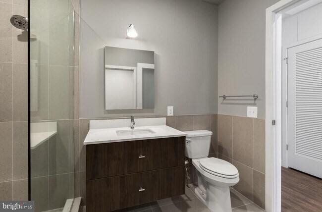 Building Photo - 525 N 41st St