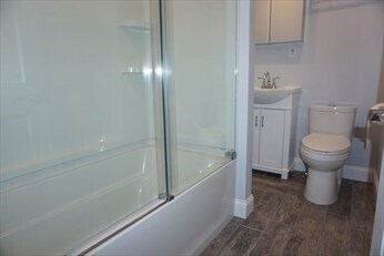 Building Photo - 107 Pond St