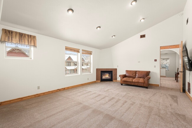 Building Photo - 211 Juniper Ct