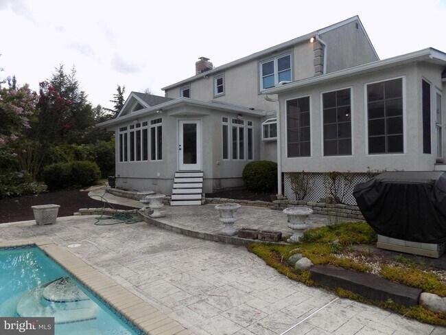 Building Photo - 313 Glenville Rd