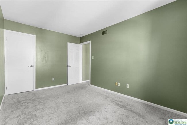 Building Photo - 1885 Redwood Dr