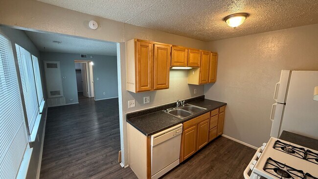 Building Photo - Studio Apartment in High Hollows Condominiums