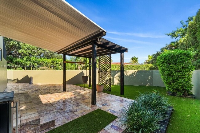 Building Photo - 1175 NE 102nd St