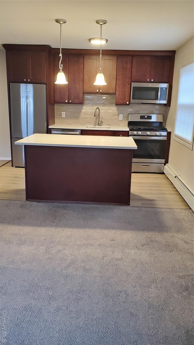 Building Photo - 460 Old Town Rd