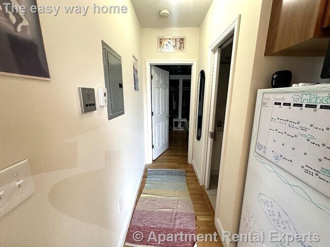 Building Photo - 1056 Cambridge St