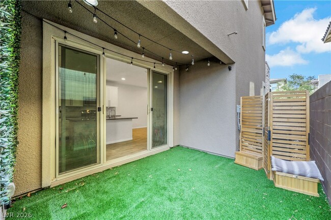 Building Photo - 11696 Redwood Mountain Ave