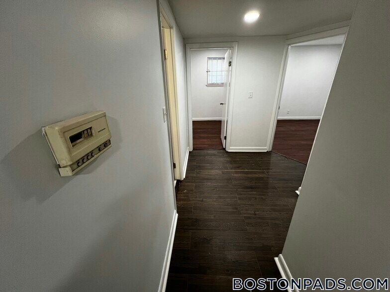 Building Photo - 20 Hubbard Park Rd