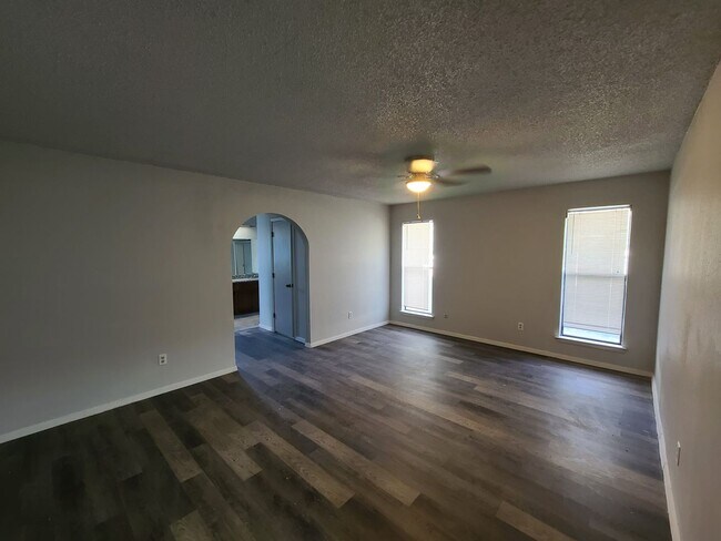 Building Photo - 4 bed 2 baths Coming soon!