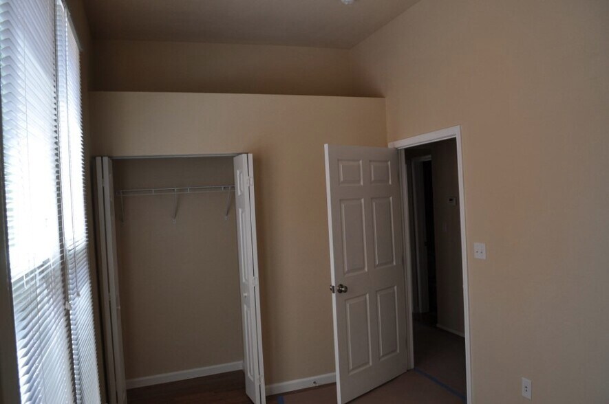 Building Photo - 145 N 5th Street