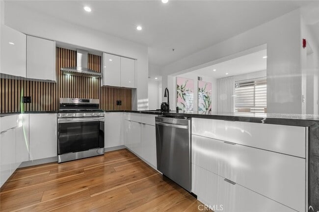 Building Photo - 24505 Town Center Dr