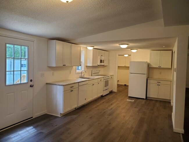 Building Photo - 515 Swinson Rd