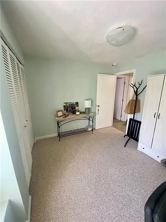 Building Photo - 7 Wake Robin Rd