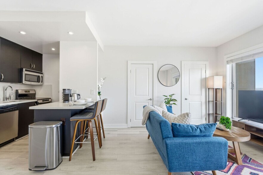 Building Photo - 899 Pine St