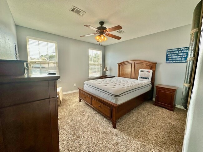 Building Photo - 240 Water Oaks Loop