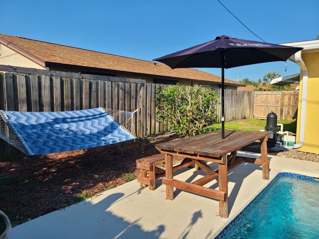 Building Photo - 725 Hibiscus Dr