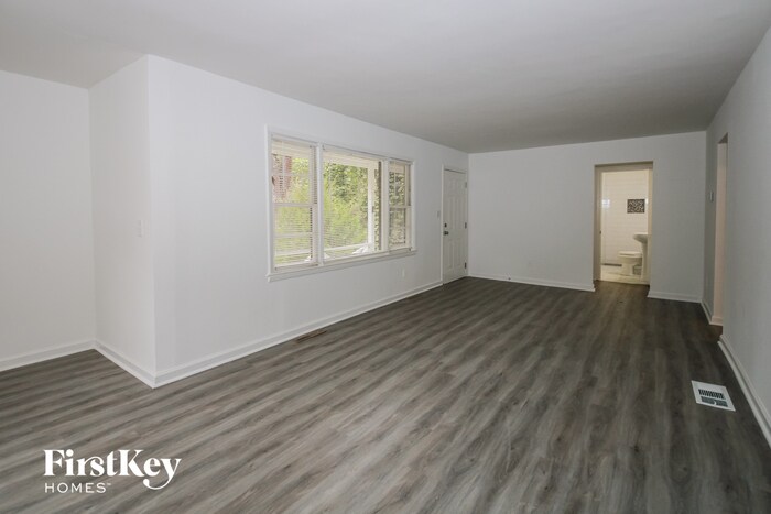 Building Photo - 4684 Clemmons Dr