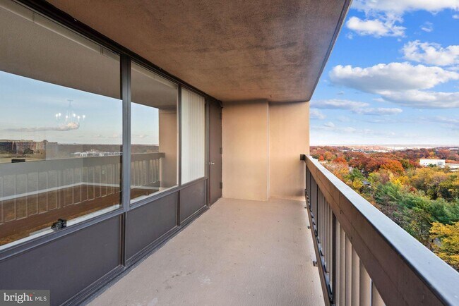 Building Photo - 3705 S George Mason Dr