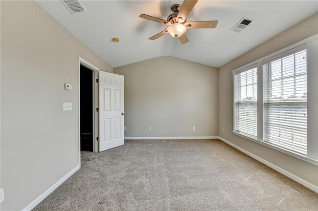 Building Photo - 4020 Edgecomb Dr