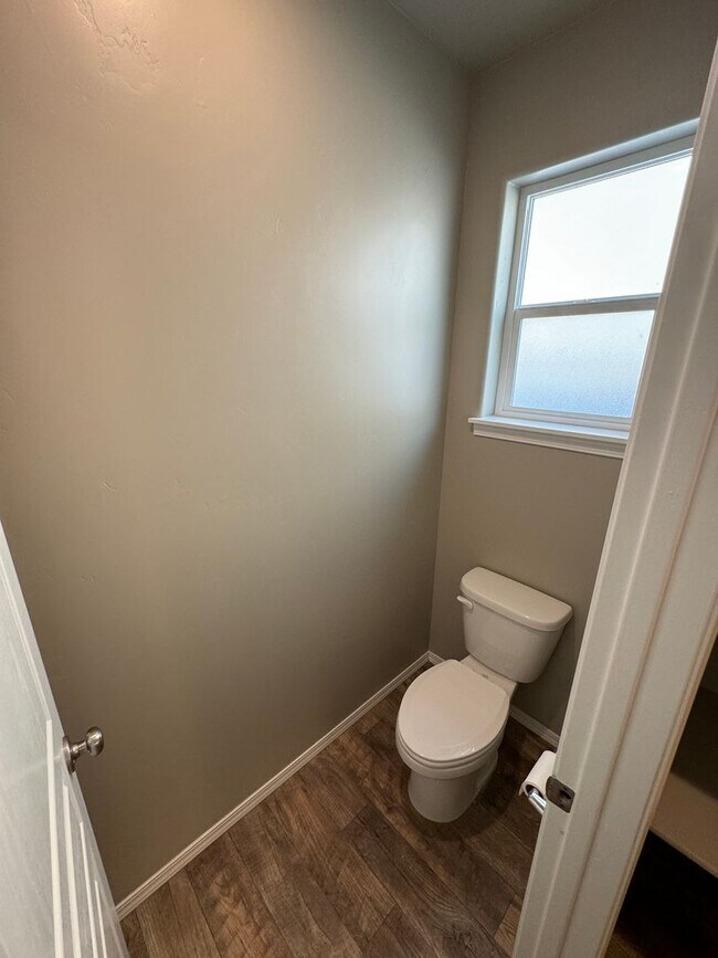 Building Photo - Charming 3-bedroom, 2-bathroom home locate...