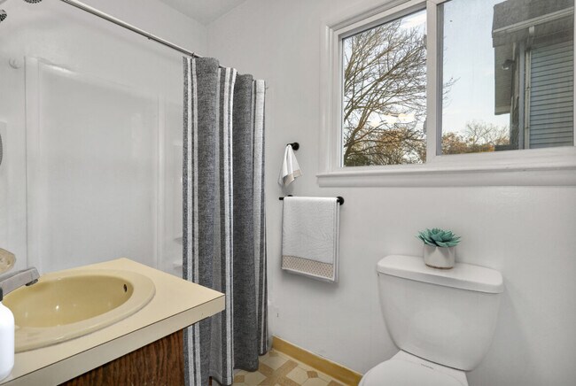 Building Photo - 917 S Pennsylvania Ave