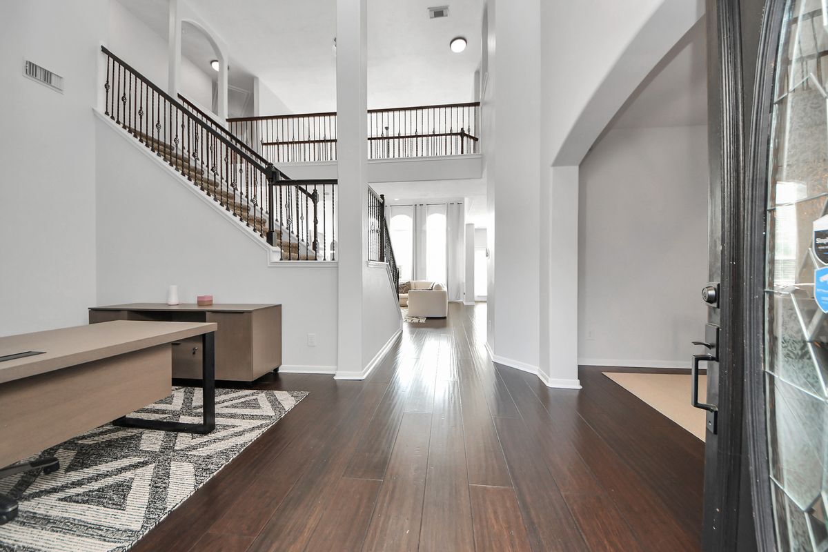 Building Photo - 30214 Vinebriar Dr