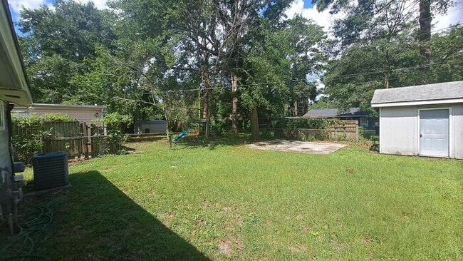 Building Photo - 8505 Lyn Ave