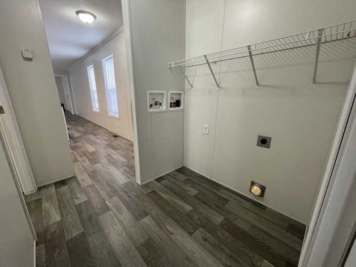 Building Photo - 38171 Ducharme Dr