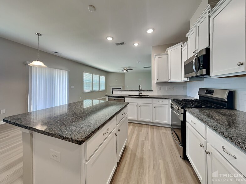 Building Photo - 187 Falls Cove Dr