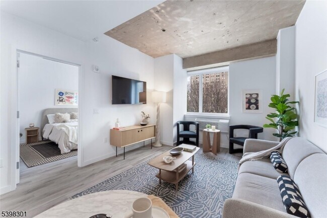 Building Photo - 10 Commerce Ct