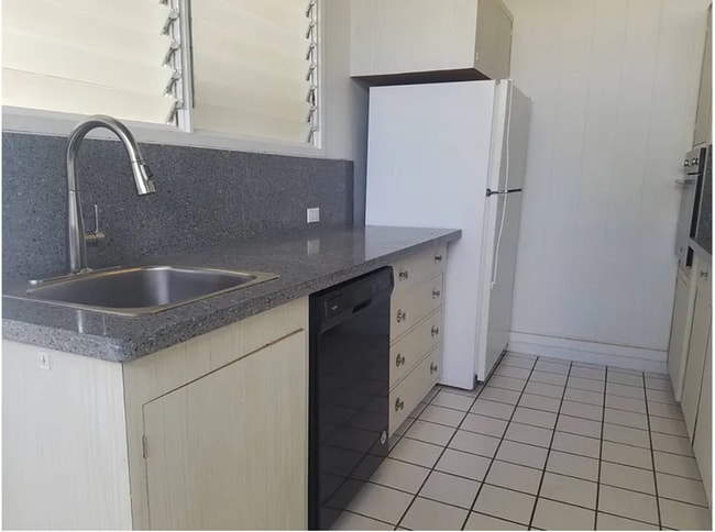Building Photo - Three bedroom, Two Bath Single Family Home in the Kuliouou-Kalani Iki Neighborhood!