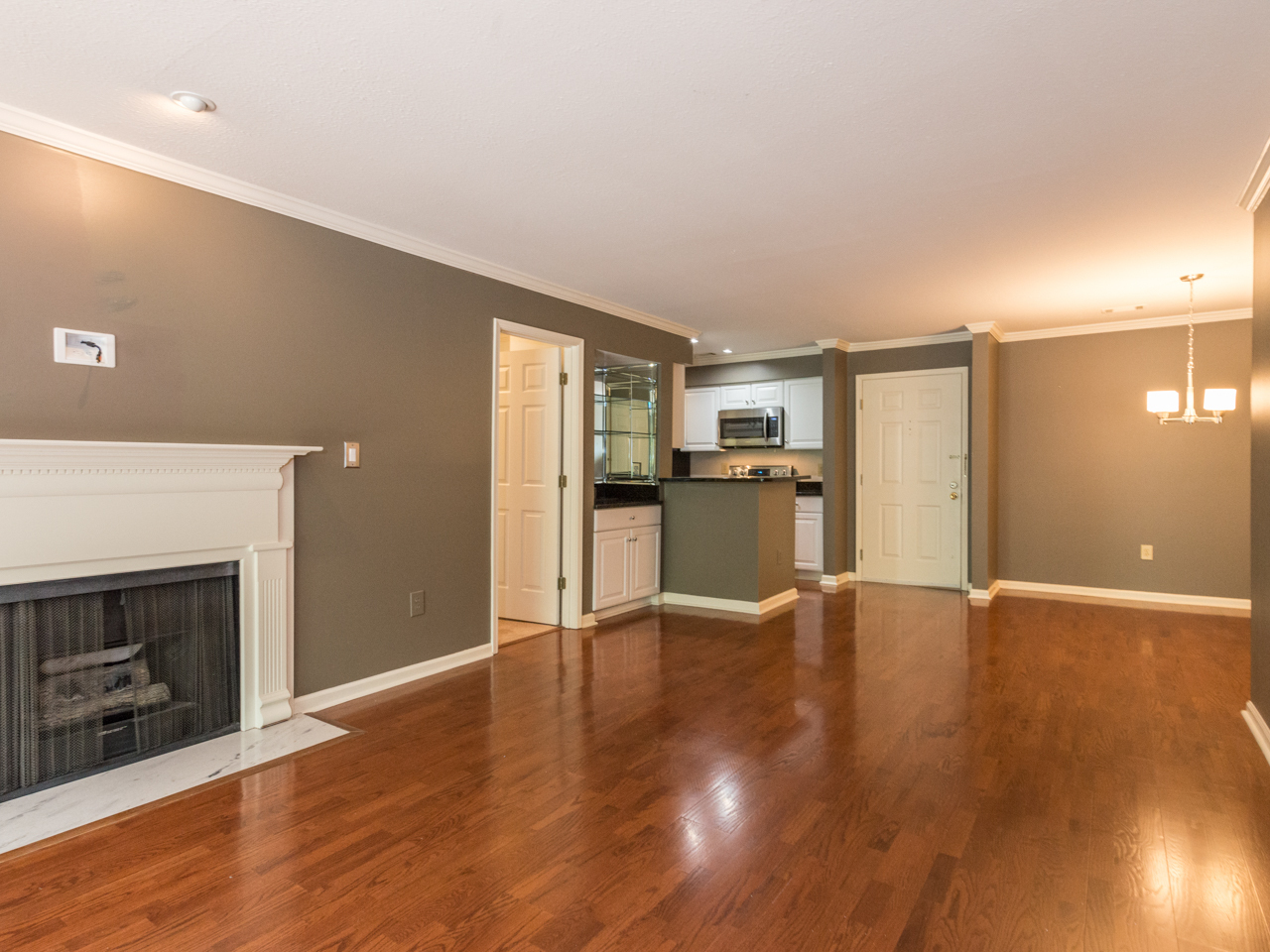 Living room to kitchen with wet bar - 4217 Pine Heights Dr NE