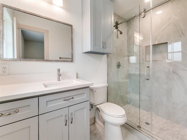 Building Photo - 8815 Graywood Dr