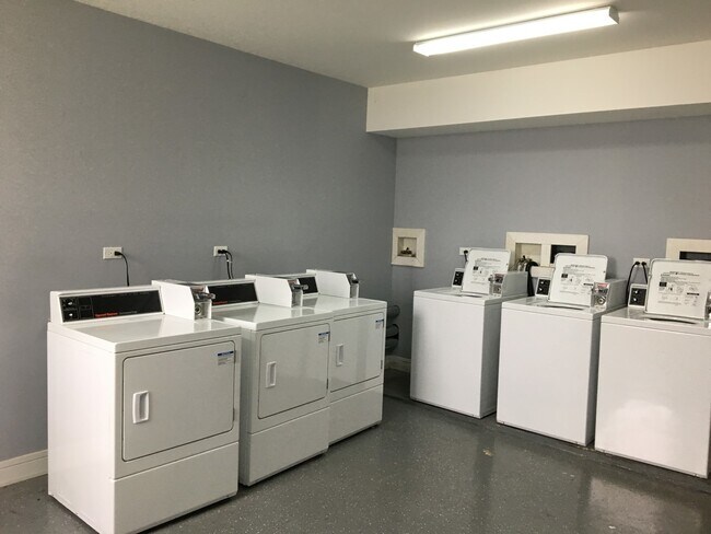 Building Photo - 3219 W Division St