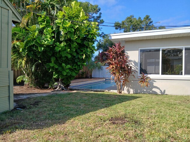 Building Photo - 5682 45th Ave N