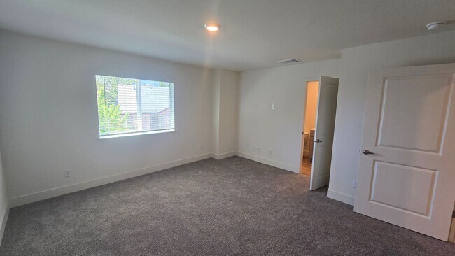 Building Photo - 5854 Altitude St