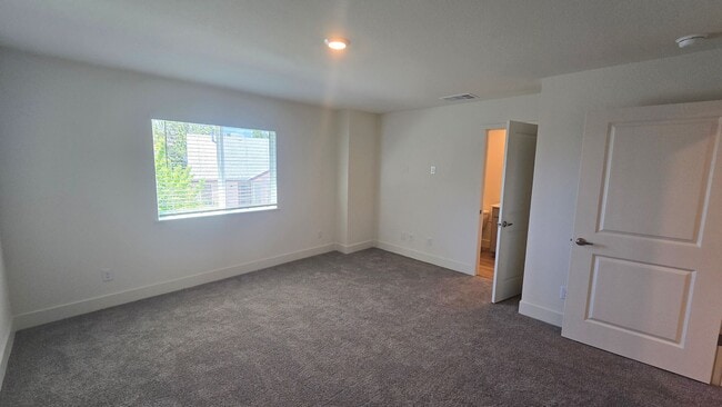Building Photo - Brand New NW Reno Townhome