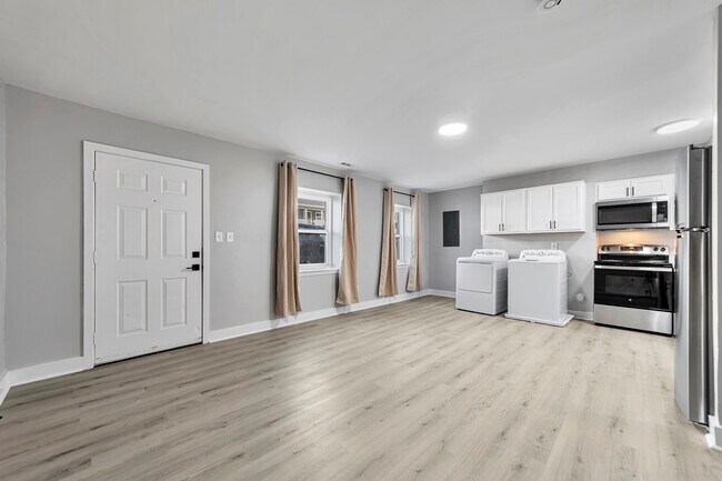 Building Photo - 616 N 21st St