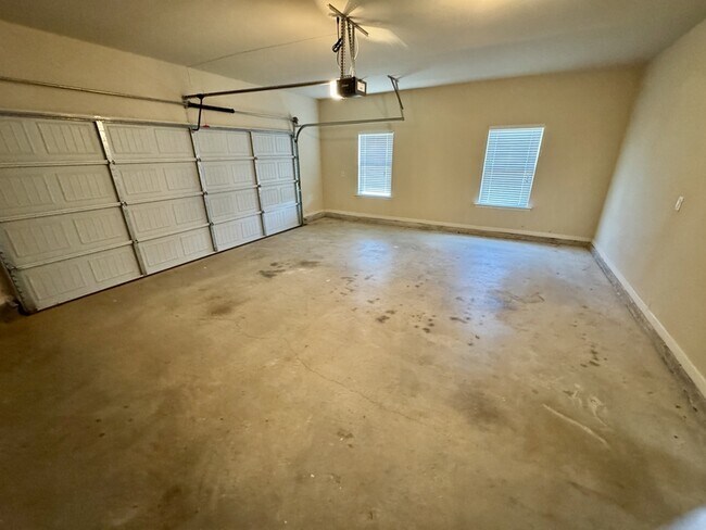 Building Photo - 130 Sparkling Spring Trail
