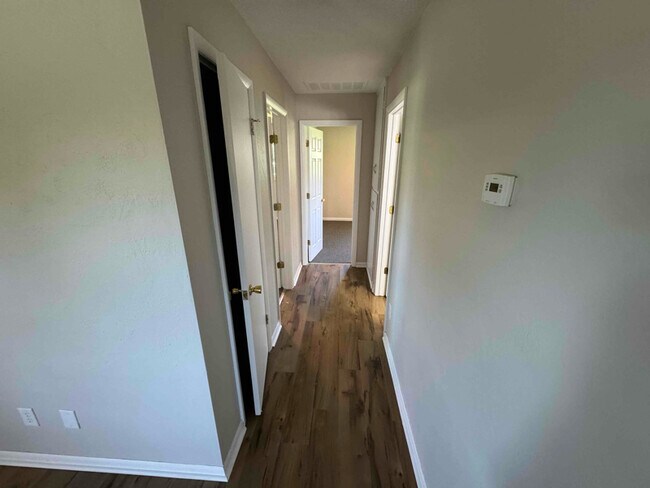 Building Photo - 922 W Pearl St